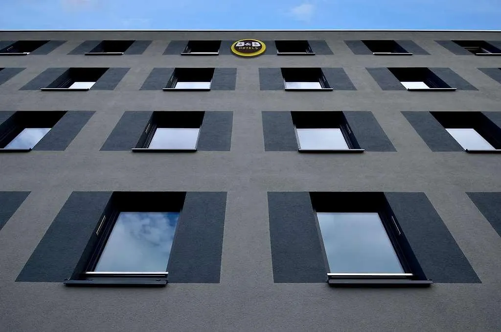 B&B Hotel Neuss 5*,